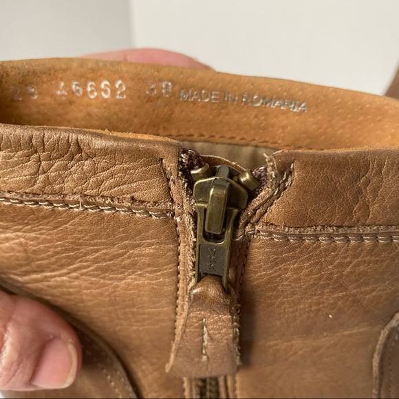 BIANCO FOOTWEAR TAN BOOTIES - Picture 9 of 10